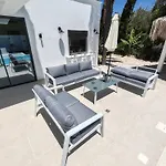 فيلة Five Palms