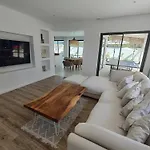 Villa Five Palms