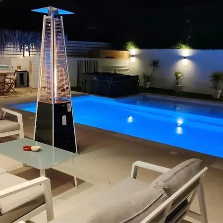 Villa Five Palms